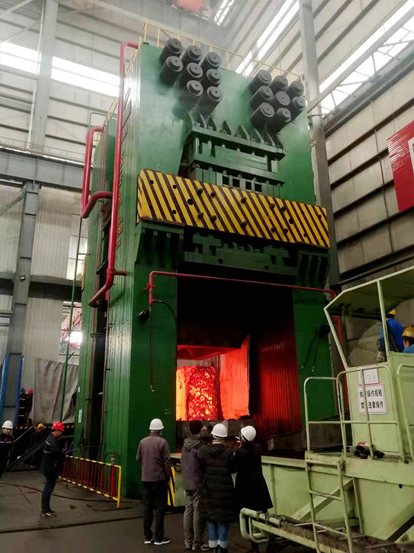 50000T擠壓液壓(ya)機-河北宏潤