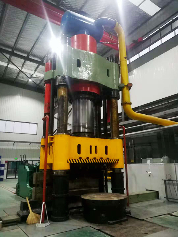 1600T鍛(duan)造液壓(ya)機-洛陽(yang)科品