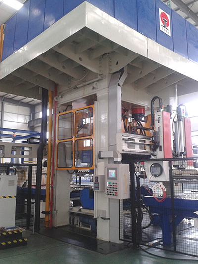 熱沖壓液(yè)壓機：山東大王(wang)金泰800T