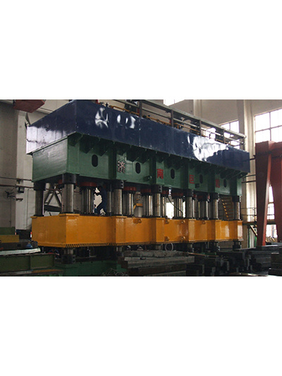 一(yī)汽青島汽車縱(zong)梁液壓機